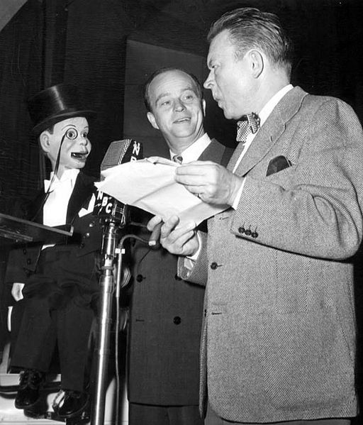 Fred Allen with Edgar Bergen and Charlie McCarthy in 1946